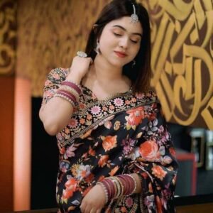 হাফ সিল্ক শাড়ি